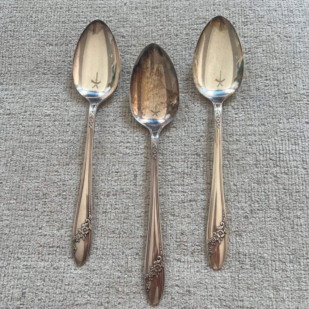 Oneida Community Tudor Plate Queen Bess II Silverware 58 pc Flatware Svc for 8